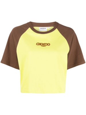 

Logo-embossed cropped T-shirt, CHOCOOLATE Logo-embossed cropped T-shirt