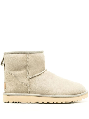 

Classic suede boots, UGG Classic suede boots