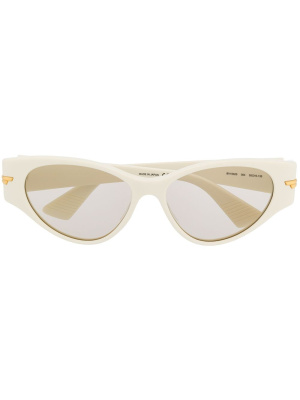 

Cat-eye shaped sunglasses, Bottega Veneta Eyewear Cat-eye shaped sunglasses