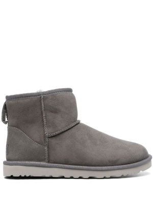 

Classic Mini boots, UGG Classic Mini boots