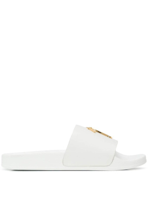 

Logo plaque slides, Giuseppe Zanotti Logo plaque slides