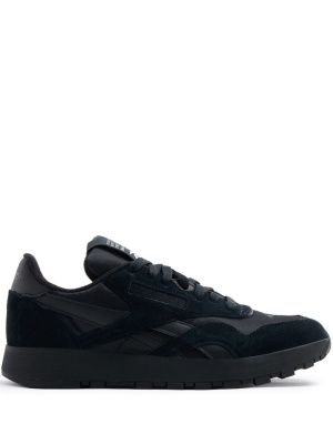 

Logo-patch low-top sneakers, Reebok Logo-patch low-top sneakers
