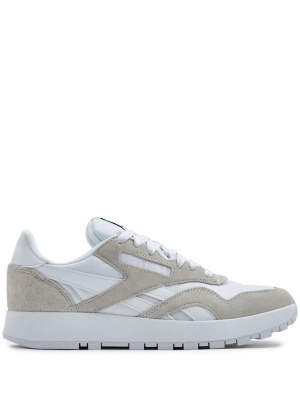 

Logo-patch split-toe sneakers, Reebok Logo-patch split-toe sneakers
