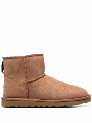 

Shearling-lined boots, UGG Shearling-lined boots